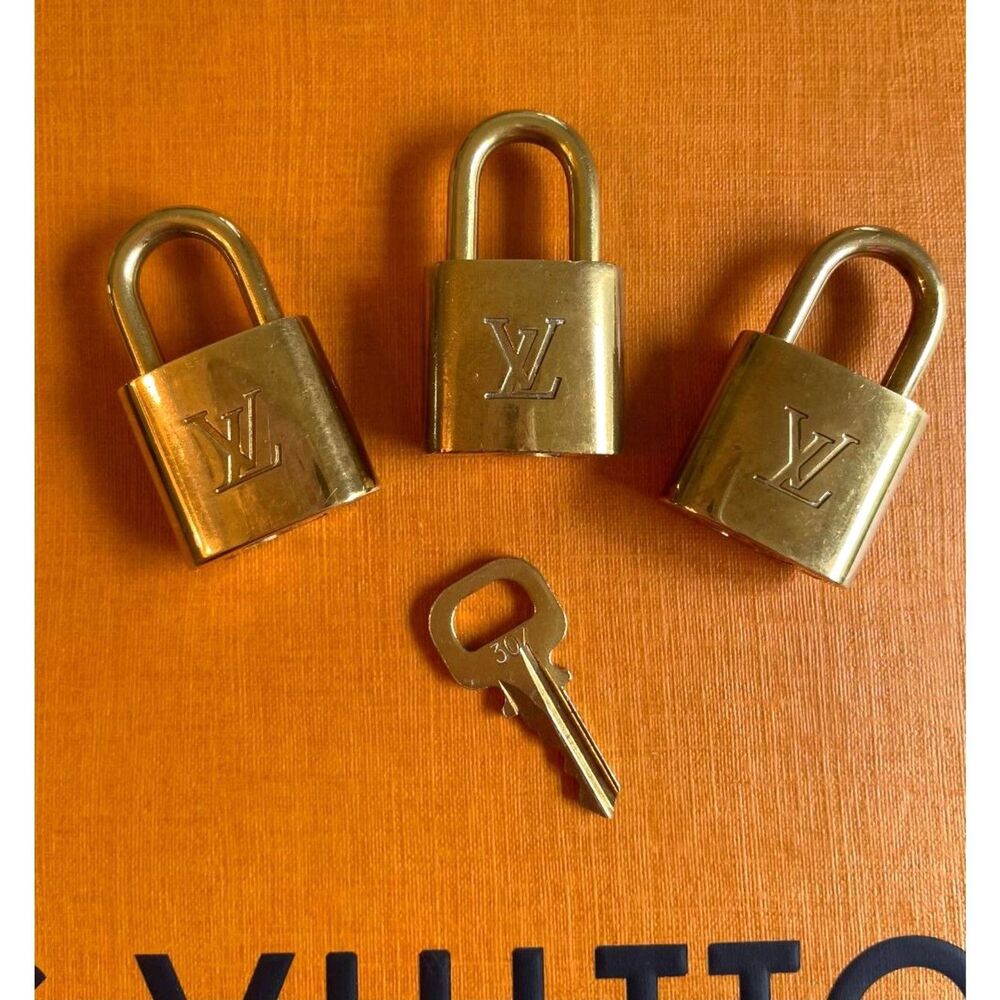 Louis Vuitton 3 Padlocks with 1 Key # 307